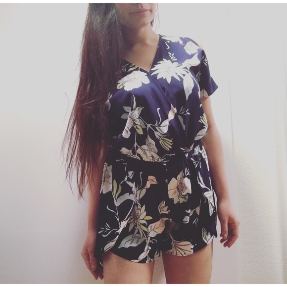 Lila Rose Dresses & Skirts - Lila Rose Floral Romper 💐💫NEW